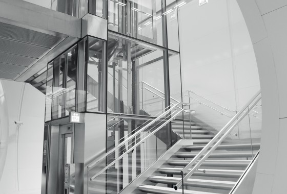 Ngành công nghiệp thang máy đã làm gì để đảm bảo an toàn cho người dùng